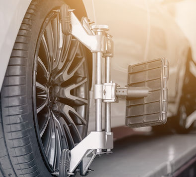 Wheel alignment equipment fitted to a wheel